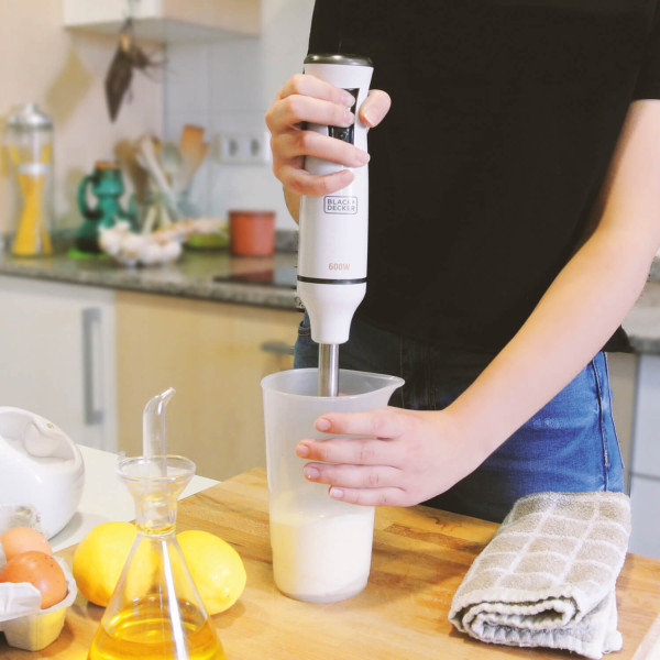 Ручной блендер BLACK+DECKER BXHBA600E
